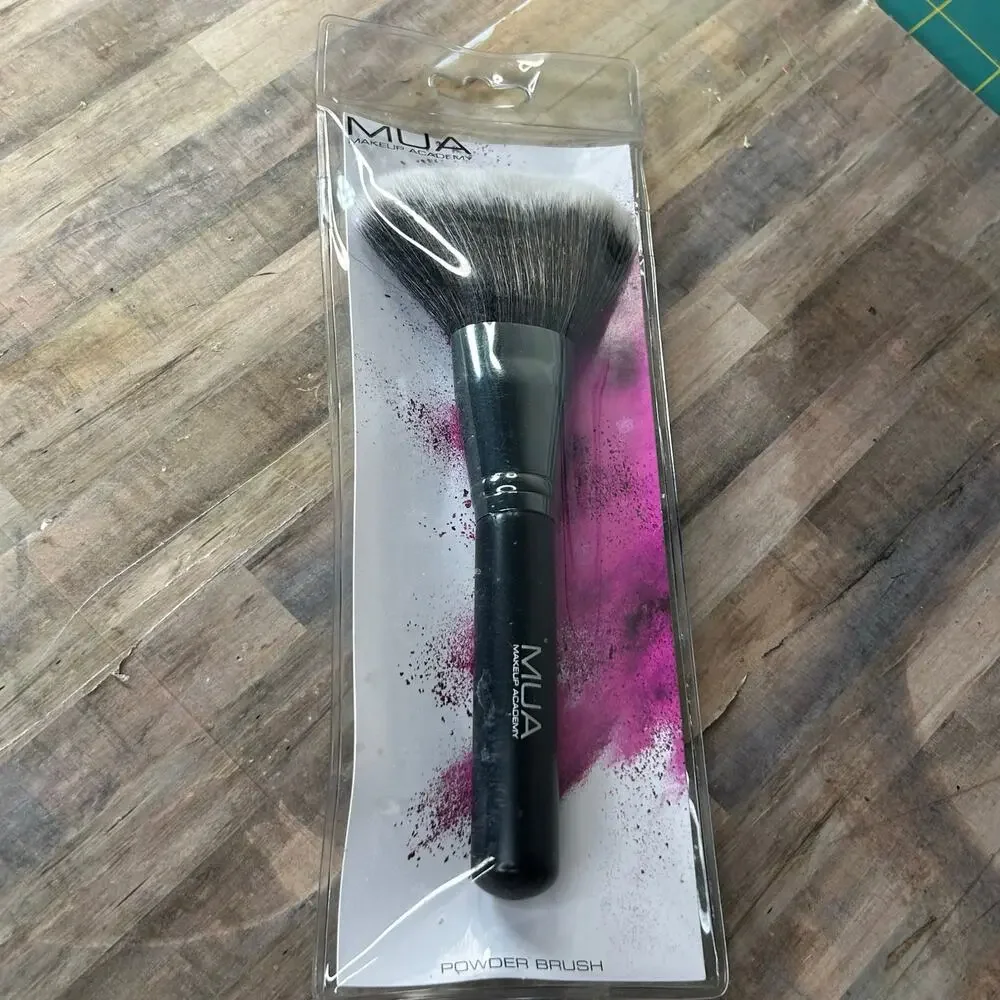New MAU Makeup Academy Powder Brush